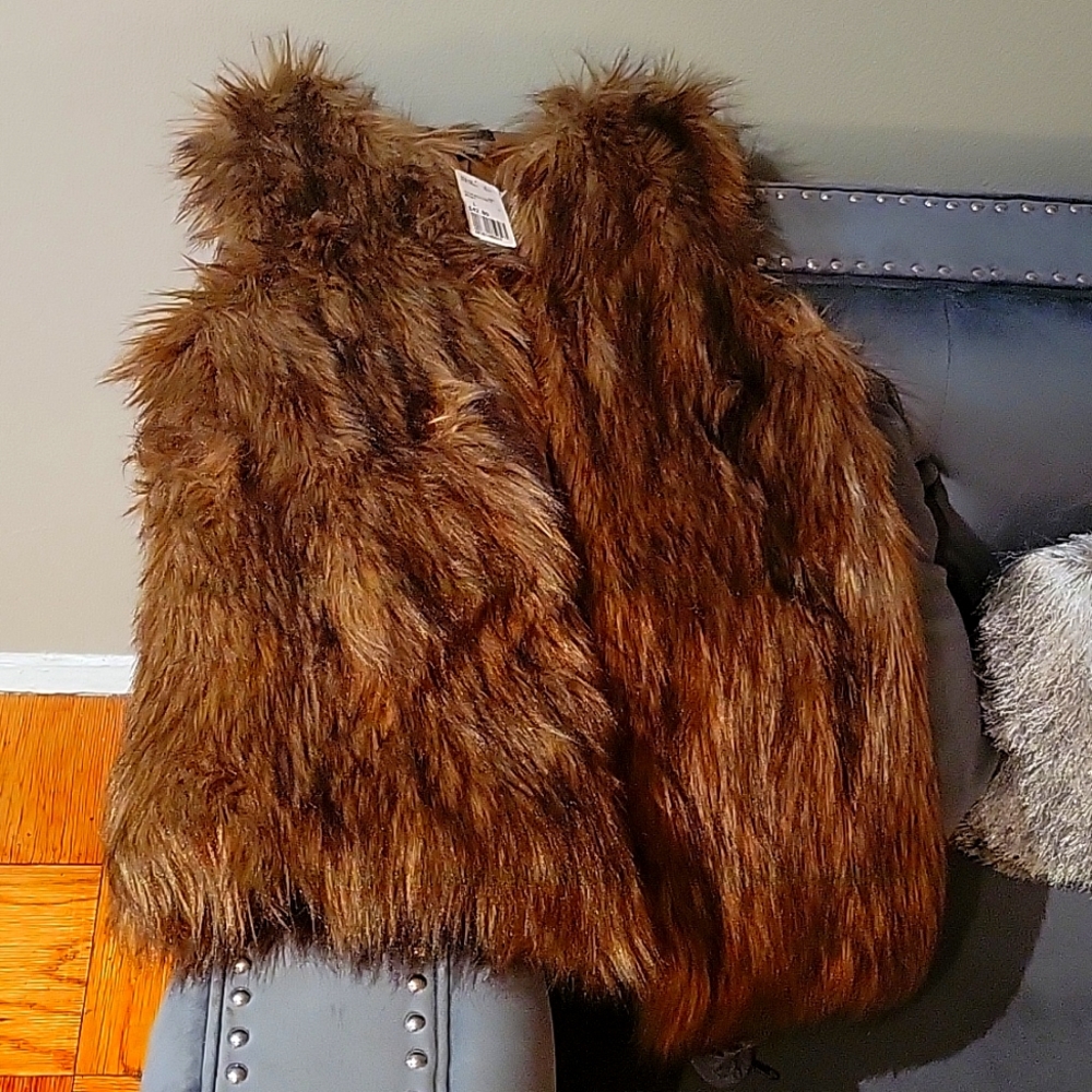 Fur vest woman